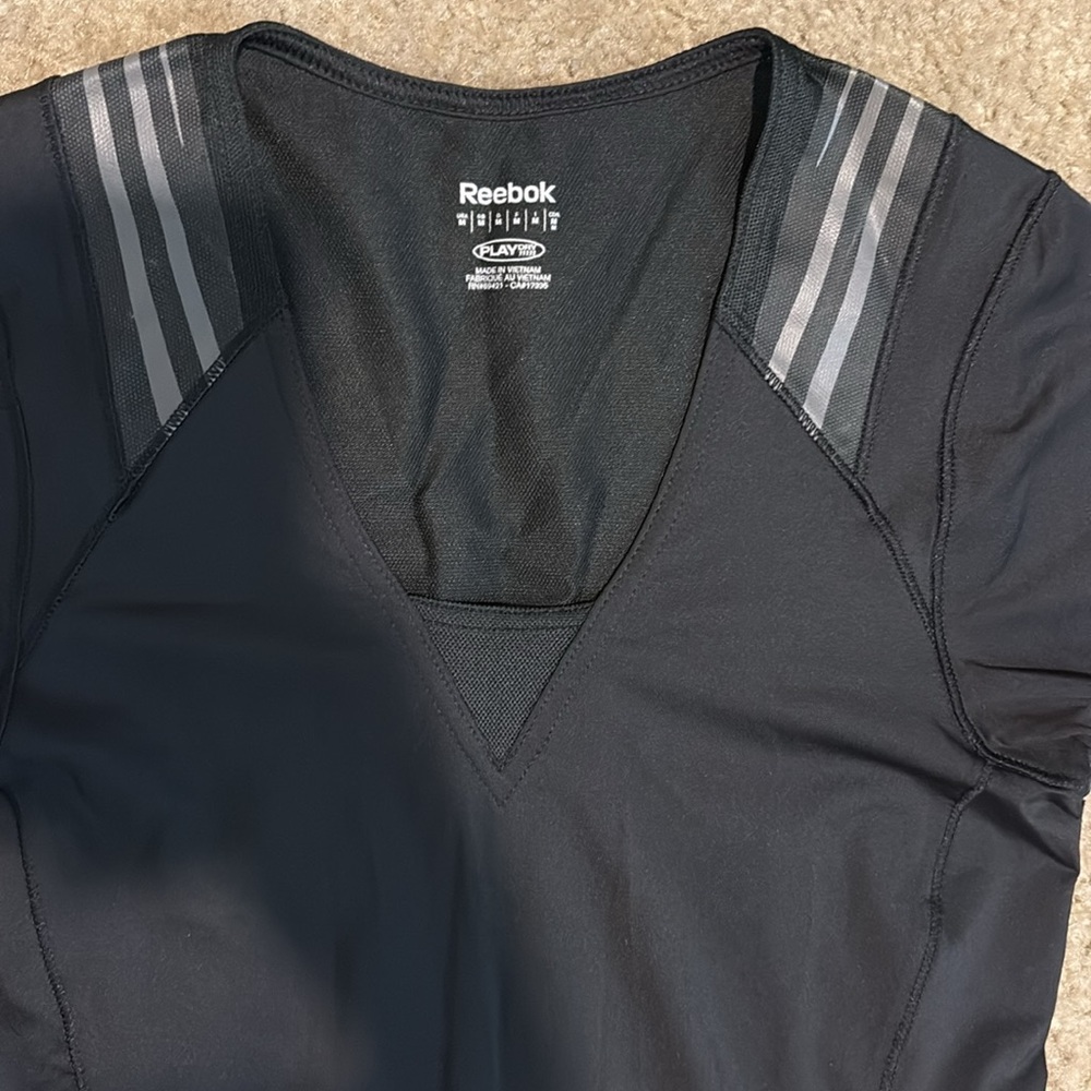 Reebok Women's Turquoise and Black Tank Top and Shirt bundle. - Picture 4 of 8